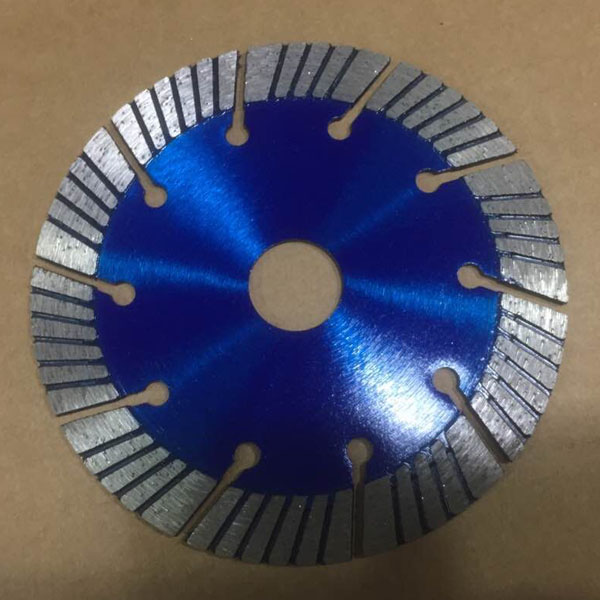 Hot-pressed turbo saw blade 3