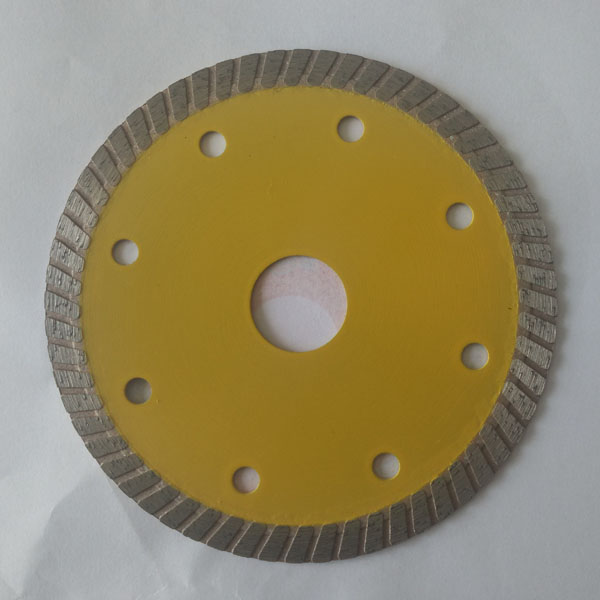 Super thin turbo saw blade