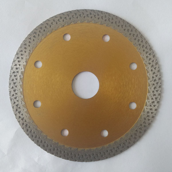 Super thin net turbo saw blade